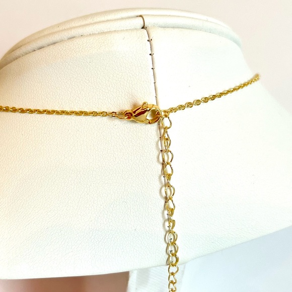 Elegant Pearl Necklace - Picture 8 of 8